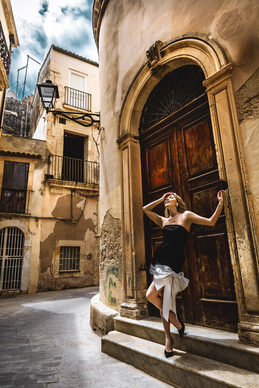 woman, portrait, fashion Vestita di luce, libera di essere фото превью