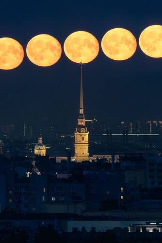 Секвенция восхода Луны над Петропавловским собором