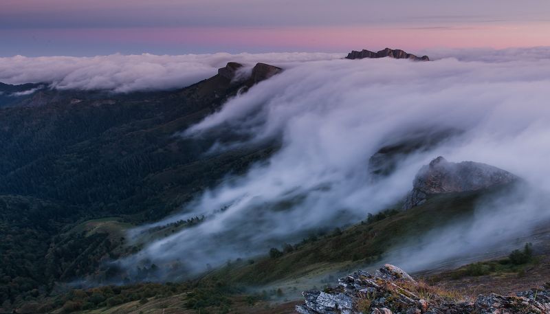 ТАМ ГДЕ СКАЛЫ ТУМАНУ. ВЕТРАМ НЕ ПОМЕХА фото превью