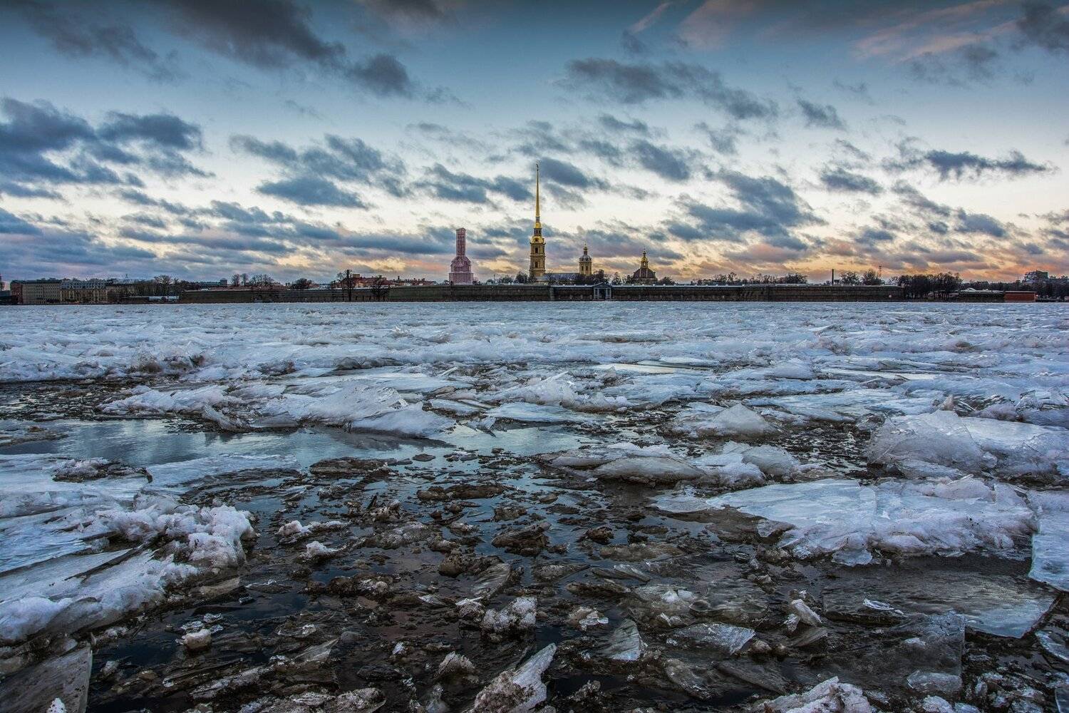 С.Петербург, Нева, Петра-Павловская крепость, город, река, небо, облака, закат, лёд, крепость, архитектура, Сергей Ослопов
