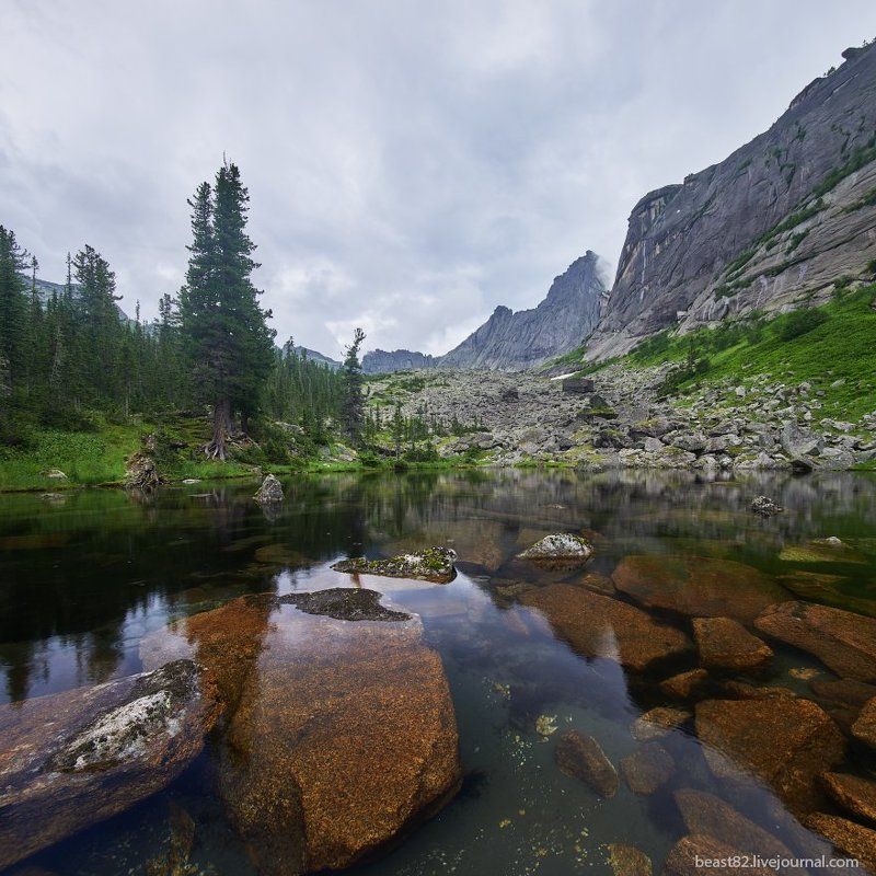 Ергаки оз. Таежный глаз фото превью