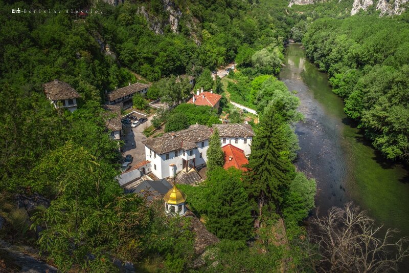 черепишки манастир, българия Черепишки манастир фото превью