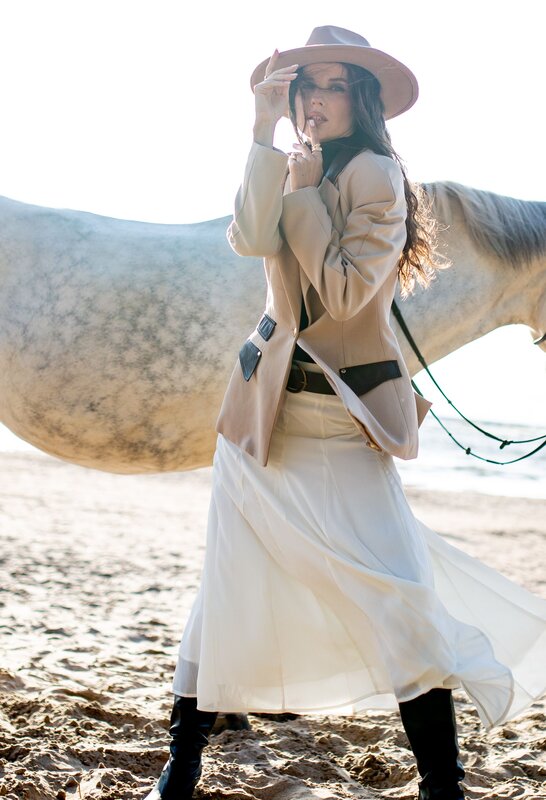 The Girl and the Horse фото превью