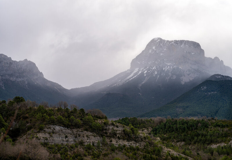 pyrenees, mountains, landscape, atmosphere, mist, clouds, layered landscape, telephoto, dramatic light, spain, peak, snow, пиренеи горы, пейзаж, туман, облака, многослойный пейзаж, вершина, снег, драматичный свет, испания, природа Пиренейская Крепость / Pyrenean Citadel фото превью