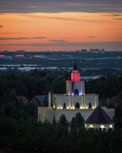 Замок на закате