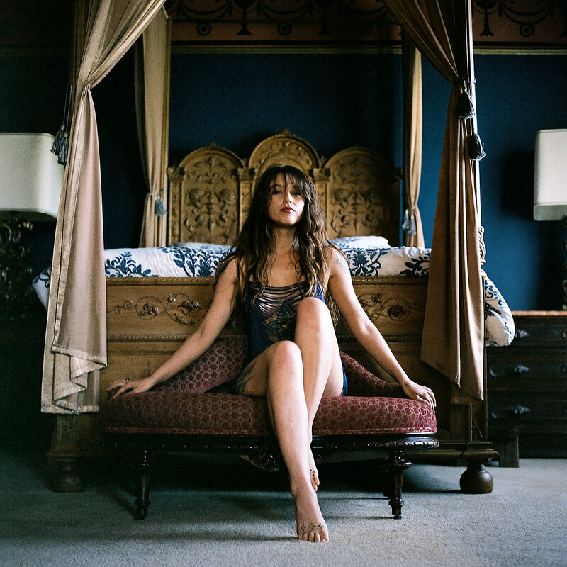 portrait, woman, interior, bedroom, canopy, bed, natural, light, sitting, elegant, barefoot, vintage, furniture, bench, curtains Beneath the Canopy (KH. 58) фото превью
