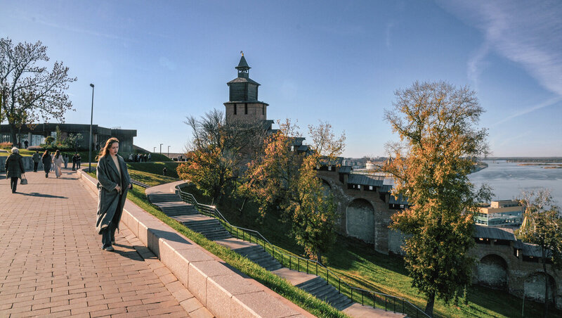 девушка, кремль, лестница Дыхание осени фото превью
