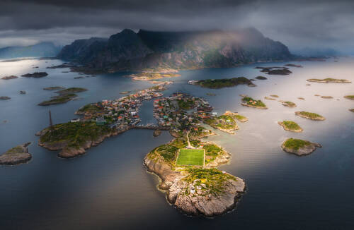 Henningsvaer air