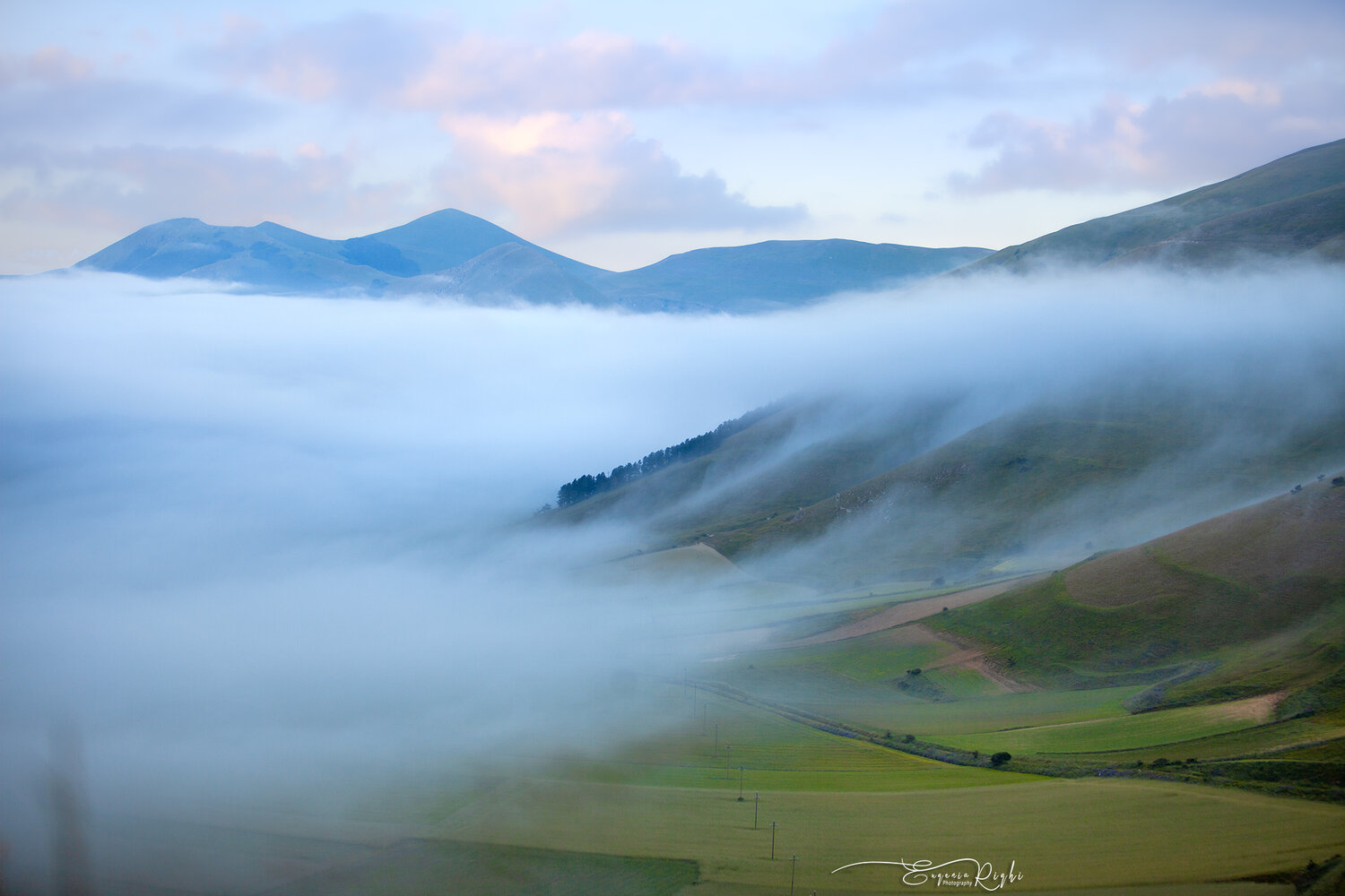 castelluccio, italy, umbria, sunrise, fog, mountain, field, silence, Eugenia Righi