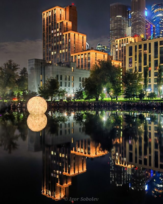 москва, луна, отражение, москва-сити Полнолуние в Москве фото превью