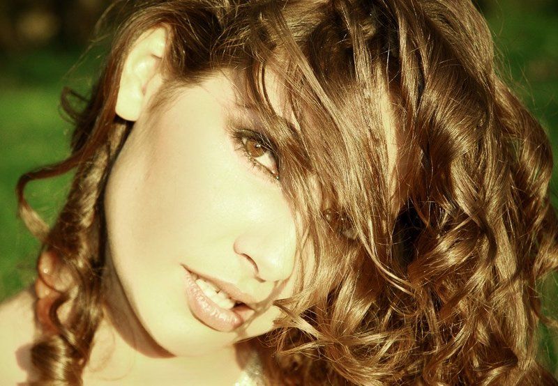 ангел, красивая, молодая, девушка, природа, шатенка, трава. зелень,  гламур, севастополь, крым Кареглазая фото превью