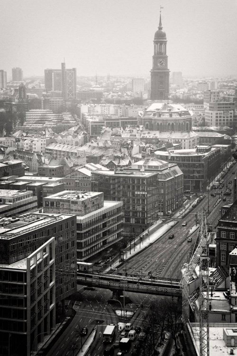 автомобиль, архитектура, гамбург, германия, город, дом, дорога, здание, зима, крыша, мост, ратуша, снег, улица, центр, Дмитрий Шамин