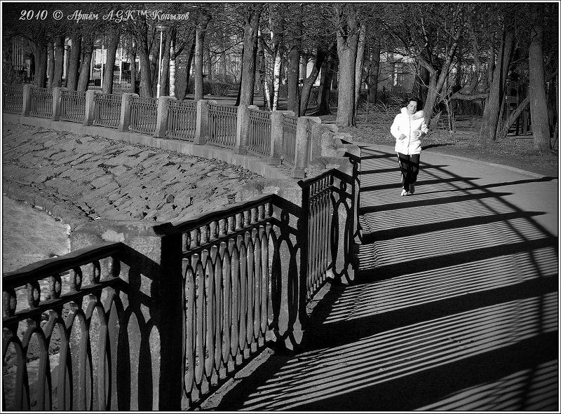 выборг, набережная, женщина, бег, тени, местность, усталость Бег по пересечённой местности фото превью