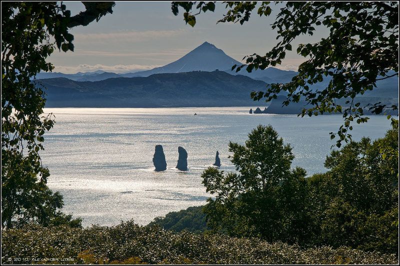 море, бухта, авачинская, скалы, кекуры, три, брата, камчатка Те же трое фото превью