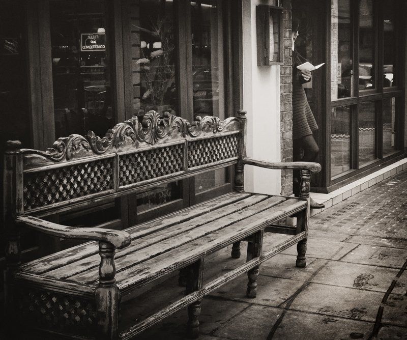 девушка, письмо, скамейка, след SoHo фото превью