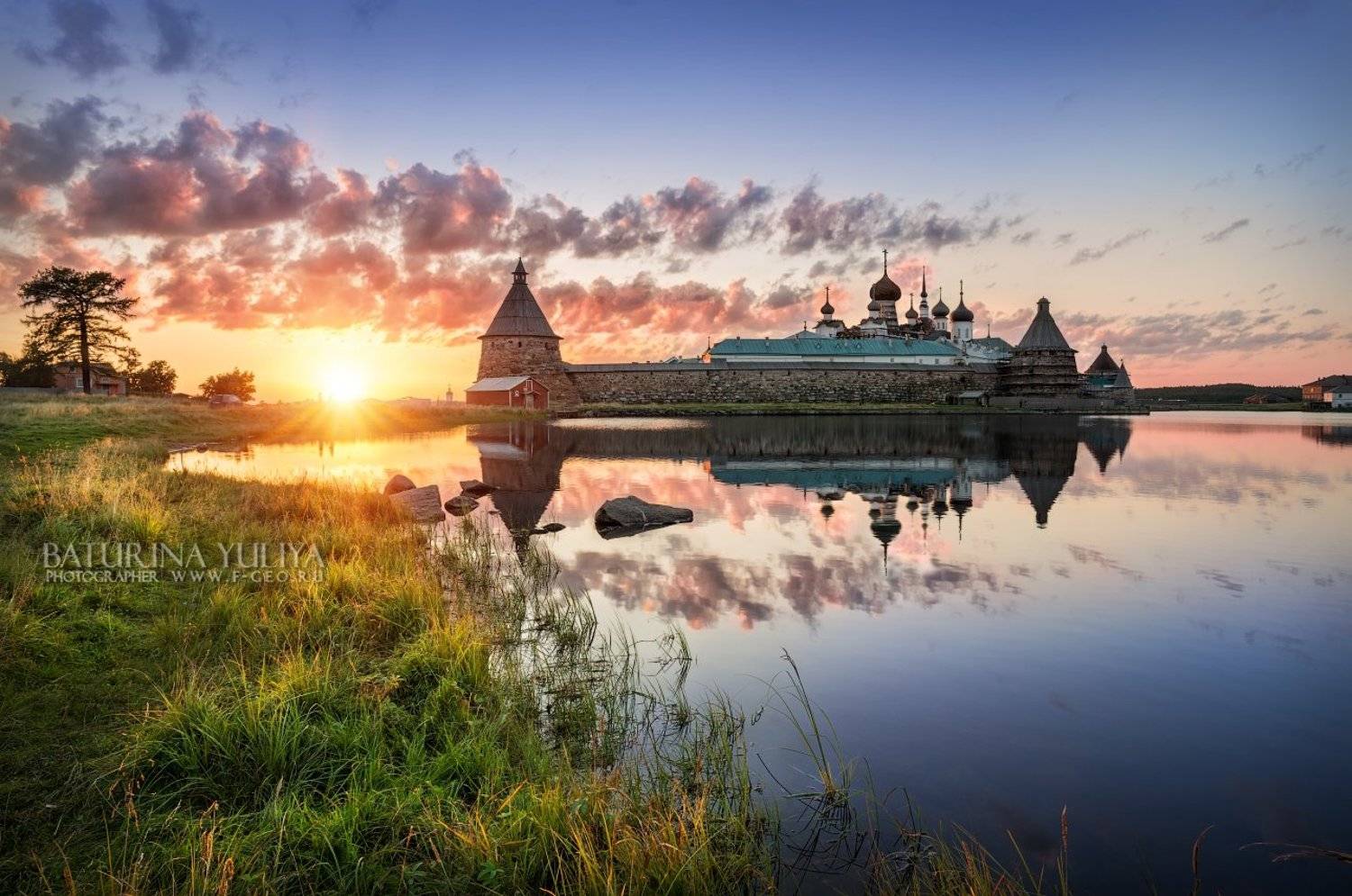 Соловки,  Соловецкие острова, закат, вечер, архитектура, Карелия, север, Россия, монастырь, Святое озеро, отражение, солнце, Юлия Батурина