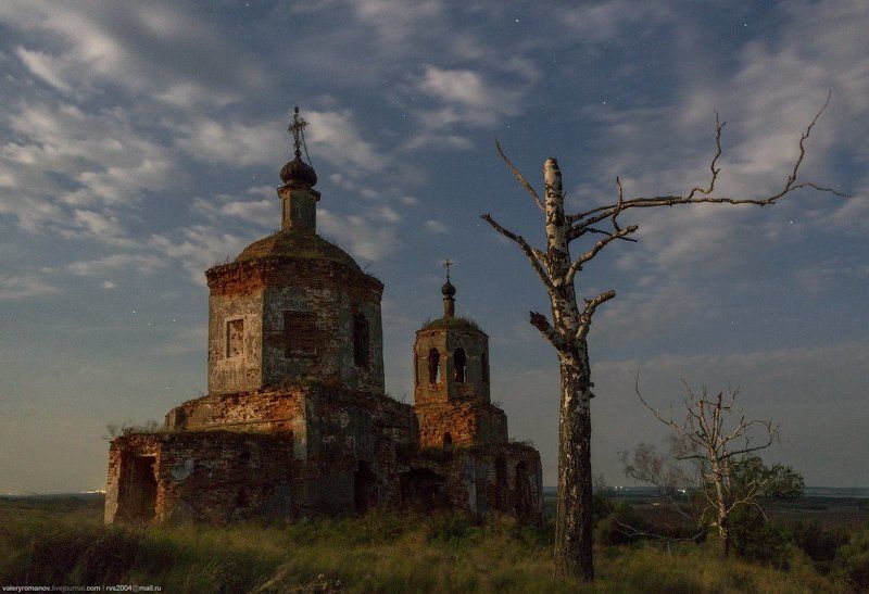церковь, татарстан, россия, луна, дерево, береза, свет, облака, синий, красный, кирпич, романов, ночь, силуэт, ветвь, дерево, деревья, россия, поле, деревня Улетевший ворон (Восход полной луны) фото превью