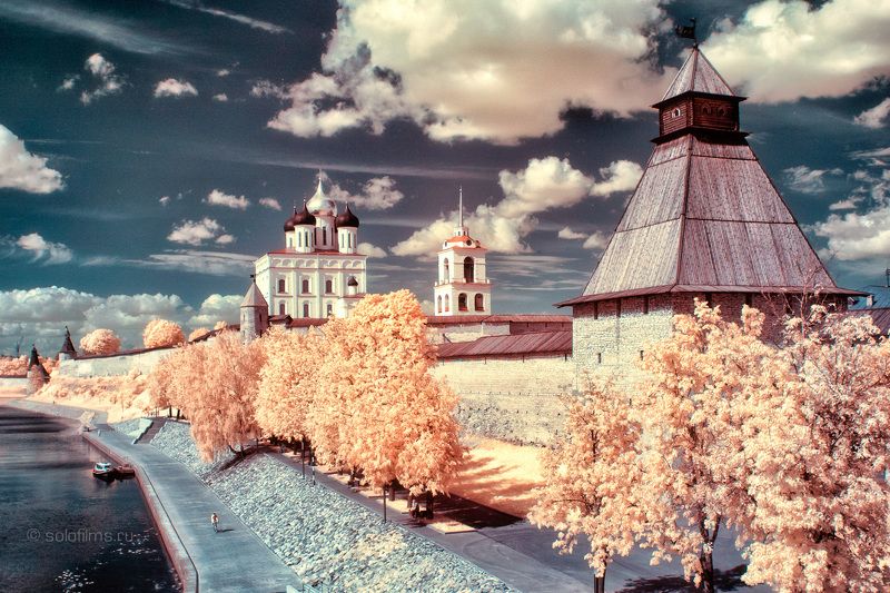 solofilms infrared photography Russia Pskov Светлый город фото превью