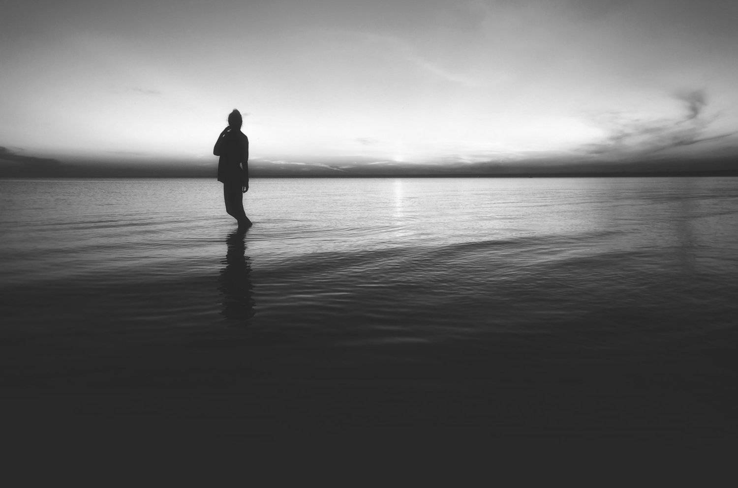 landscape, water, reflection, shadow, sunset, evening, person, девушка, пейзаж, залив, закат, вечер, силуэт, тень, сестрорецк, Ченцов Георгий