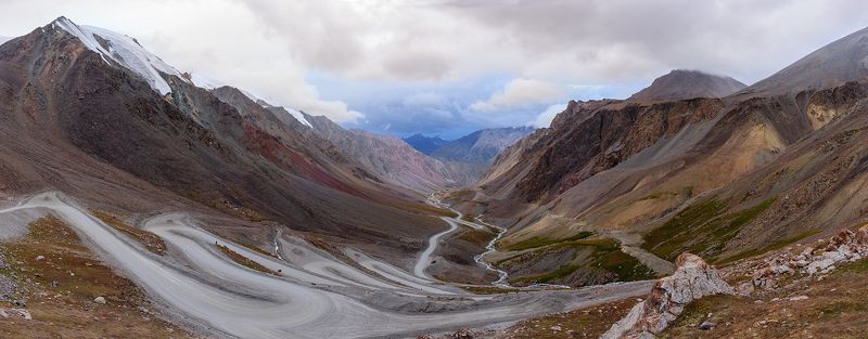 горы закат Серпантин фото превью