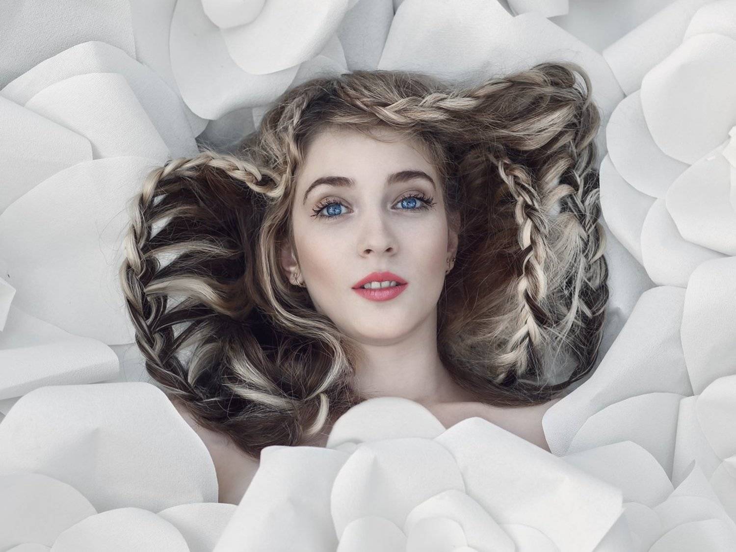 Арт, Бумажный, Выразительный, Голубой, Девушка, Косы, Красота, Портрет, Прическа, Стиль, Цветы, Марина Кондратова