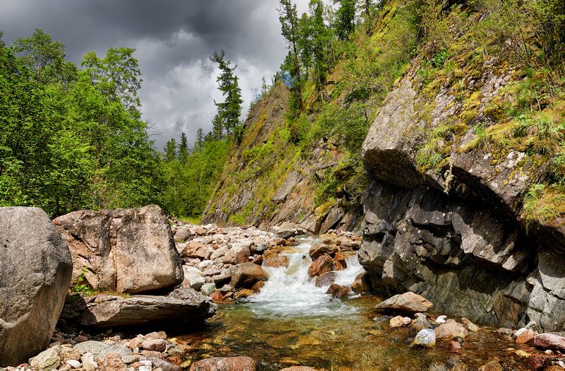 Горный ручей в Тункинских гольцах фото превью