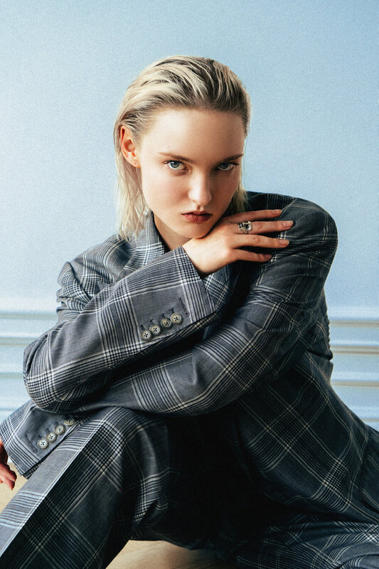 model: Dari фото превью