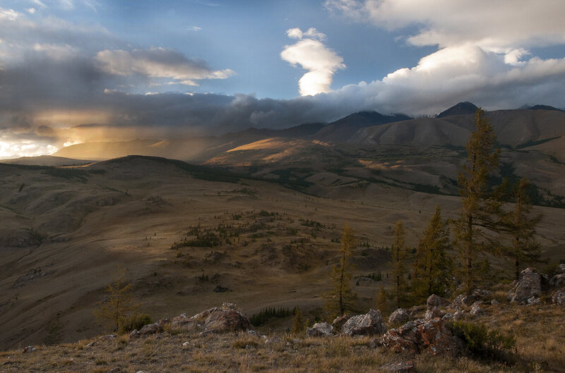 алтай, горы, солнце, закат, облака Поймать Солнце фото превью