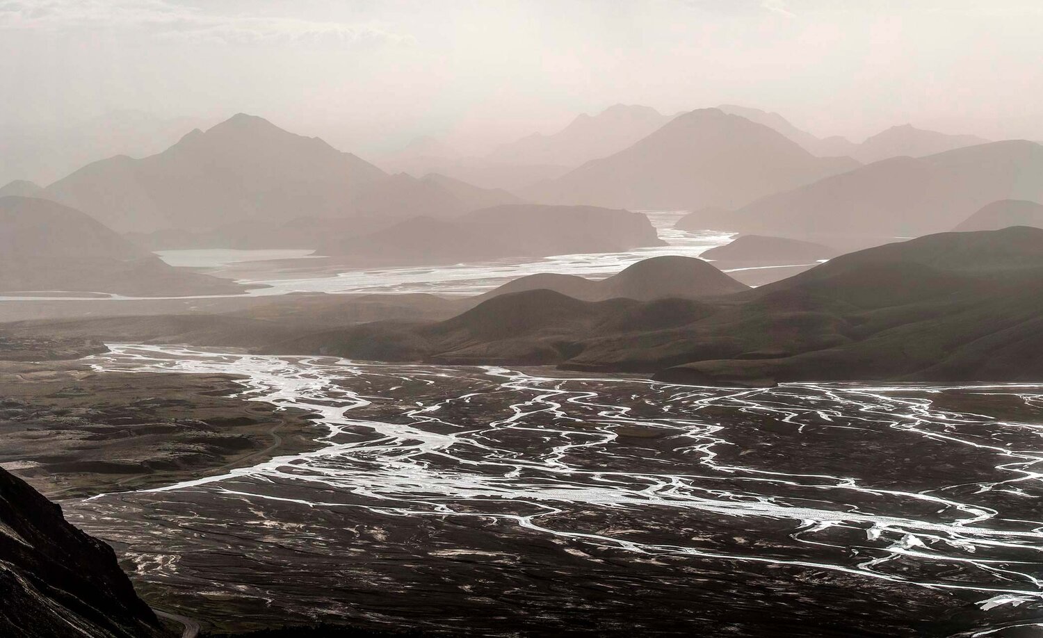 Тональная перспектива Landmannalaugar. Автор: Yuri Ovchinnikov , Yuri Ovchinnikov