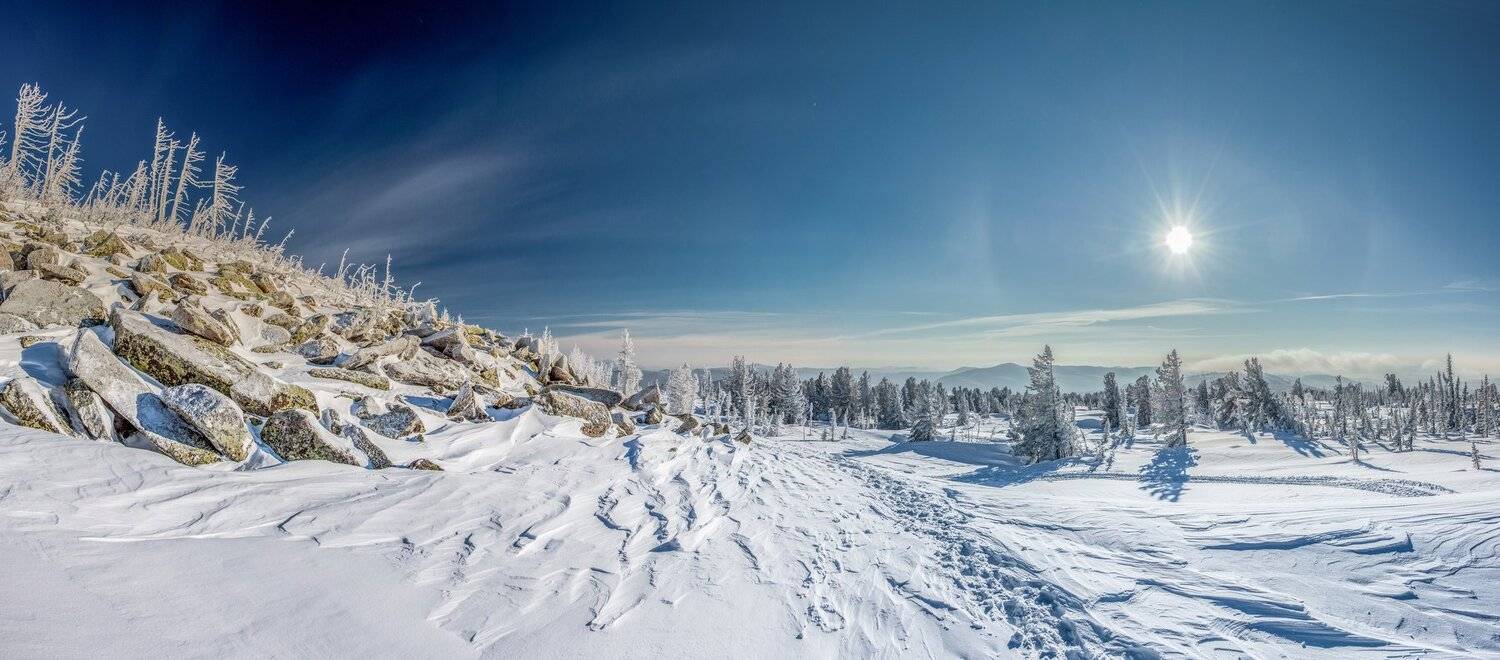 зима, горы, небо, облака, солнце, камни, Шория, деревья, снег, мороз, Сергей Ослопов