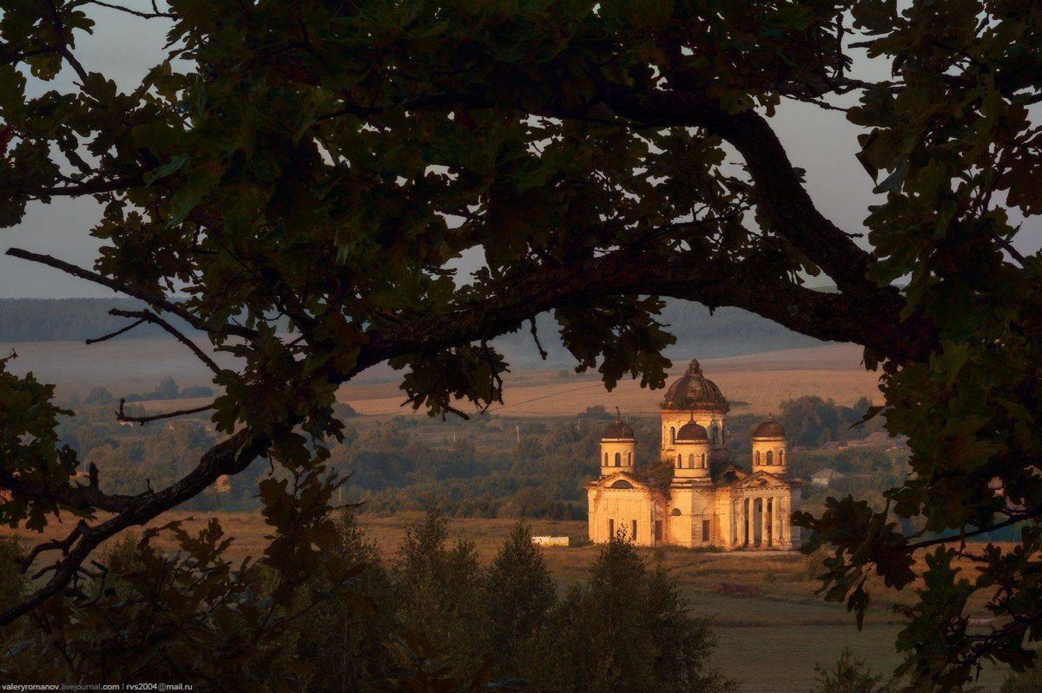 церковь, утро, рассвет, солнце, силуэт, листья, ветвь, дерево, деревья, контур, ульяновск, россия, романов, желтый, зеленый, поле, деревня, Валерий Романов