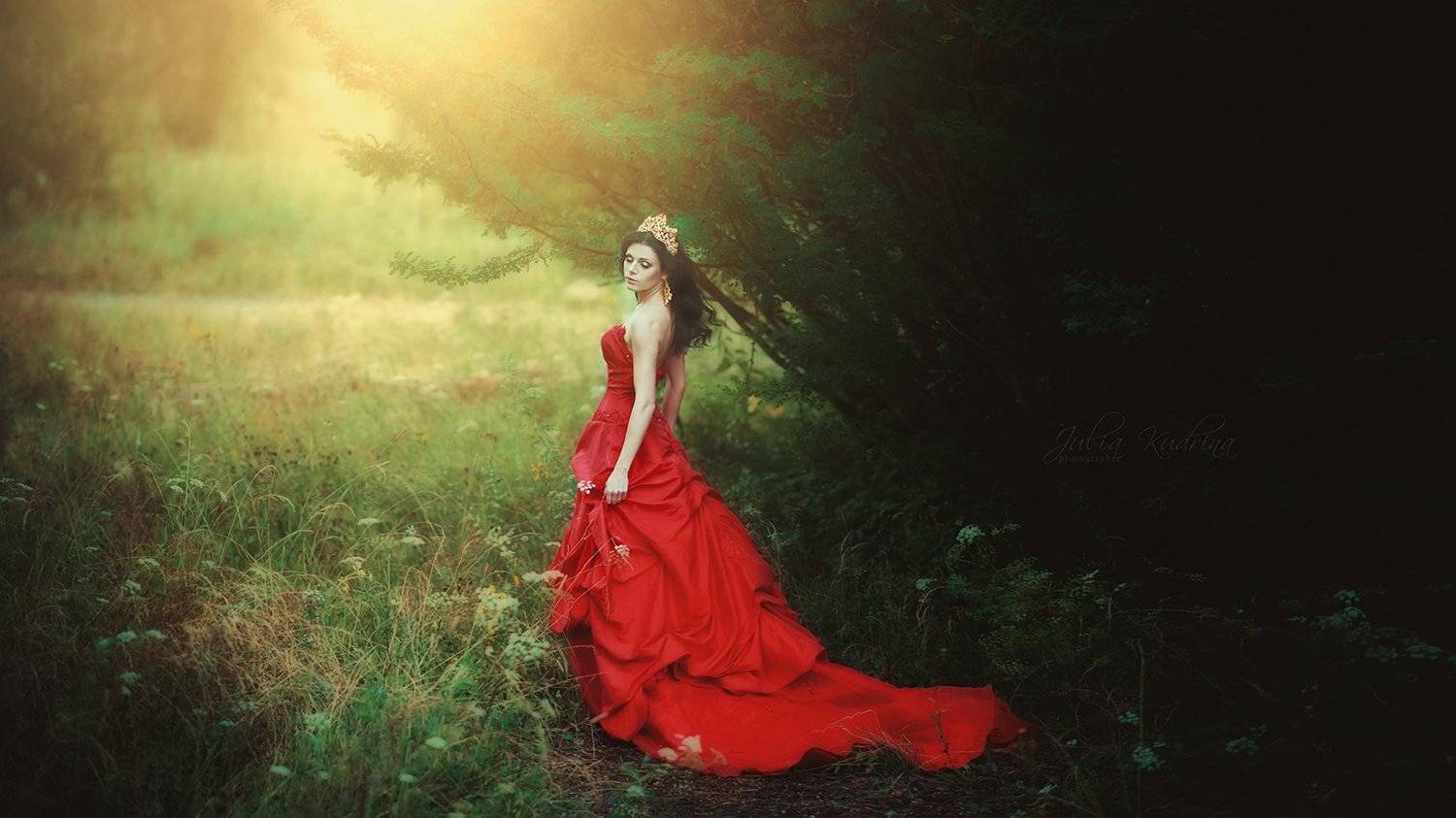 алое платье  королева корона девушка , Юлия Кудрина