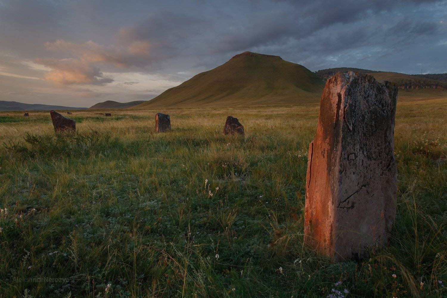 хакасия, абакан, боград, менгиры, степь, рассвет, лето, курган, камень, петрогрифы, красивый, красный, свет, Александр Нерозя