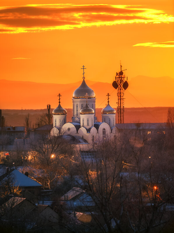 Георгиевский храм на закате фото превью