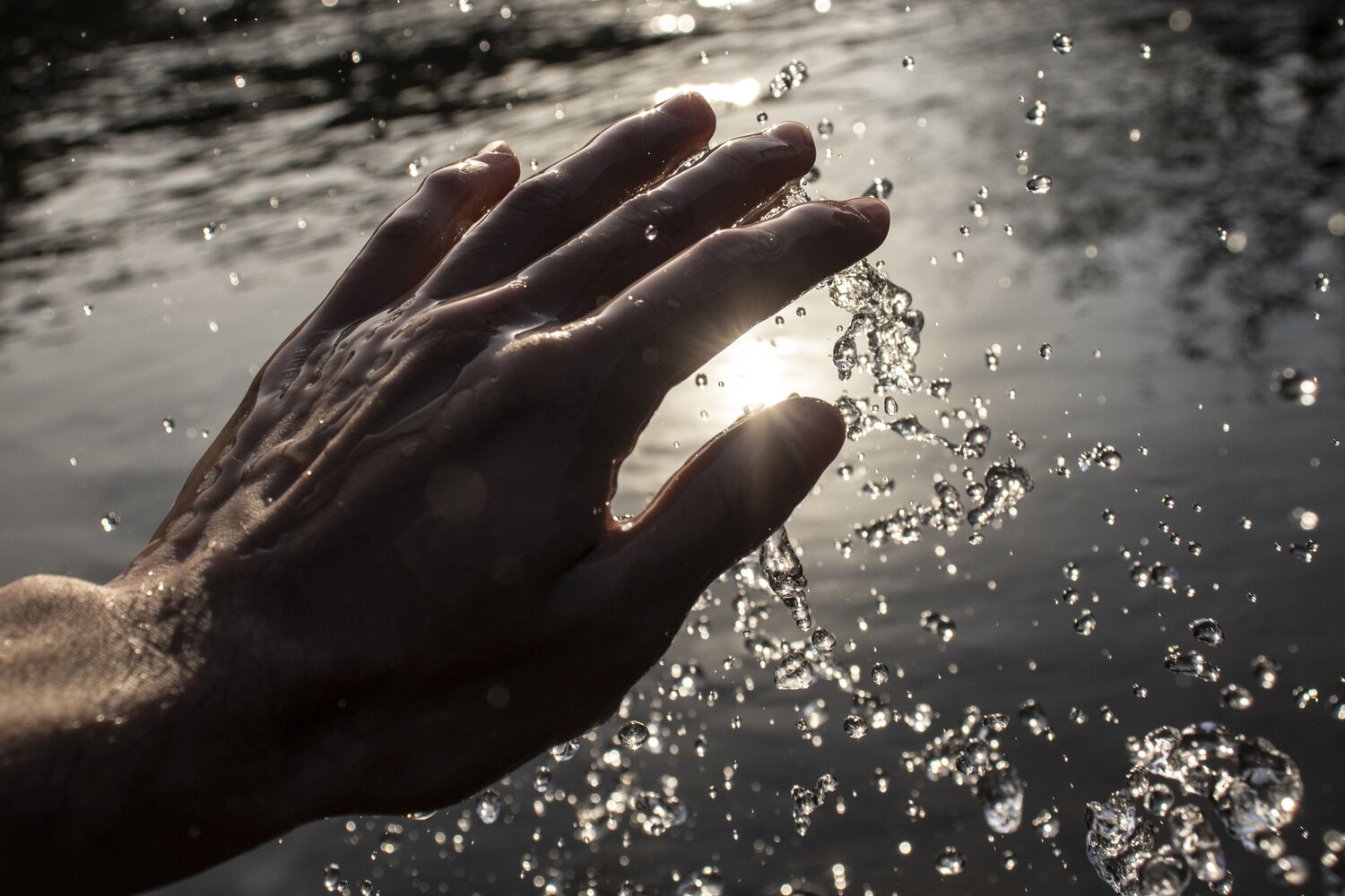 beautifulphoto, ideaphoto, water, actionphotography, natureart, decisivemoment, hand, river, raimu182