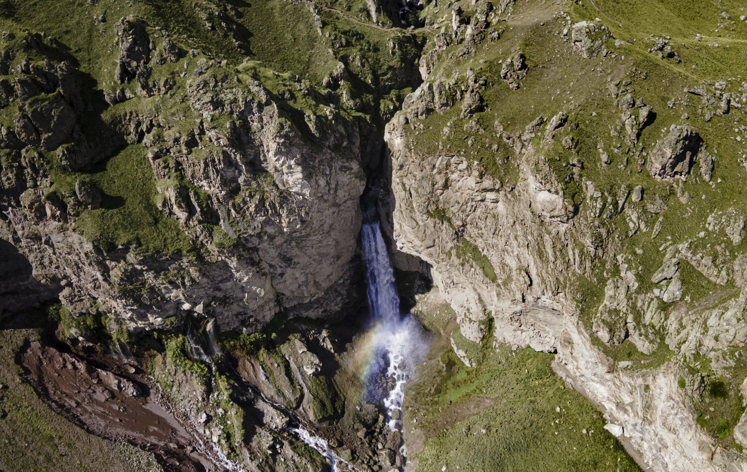 Россия, Кабардино-Балкария, Приэльбрусье, урочище Джилы-Су, водопад Султан, Гаврилов Юрий