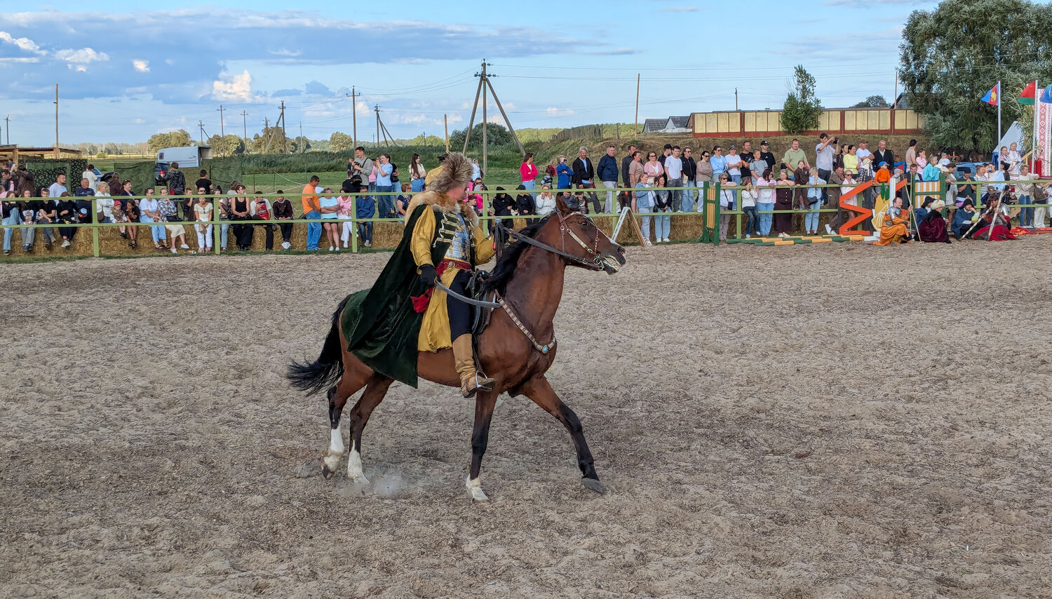всадник, сабля, конное шоу, лошадь, галоп, историческая реконструкция, золотая шпора, фестиваль лошади, полесская нива, ремель, репортаж, xvii век, кавалерия, манеж, верховая езда, движение, Никита Кизевич