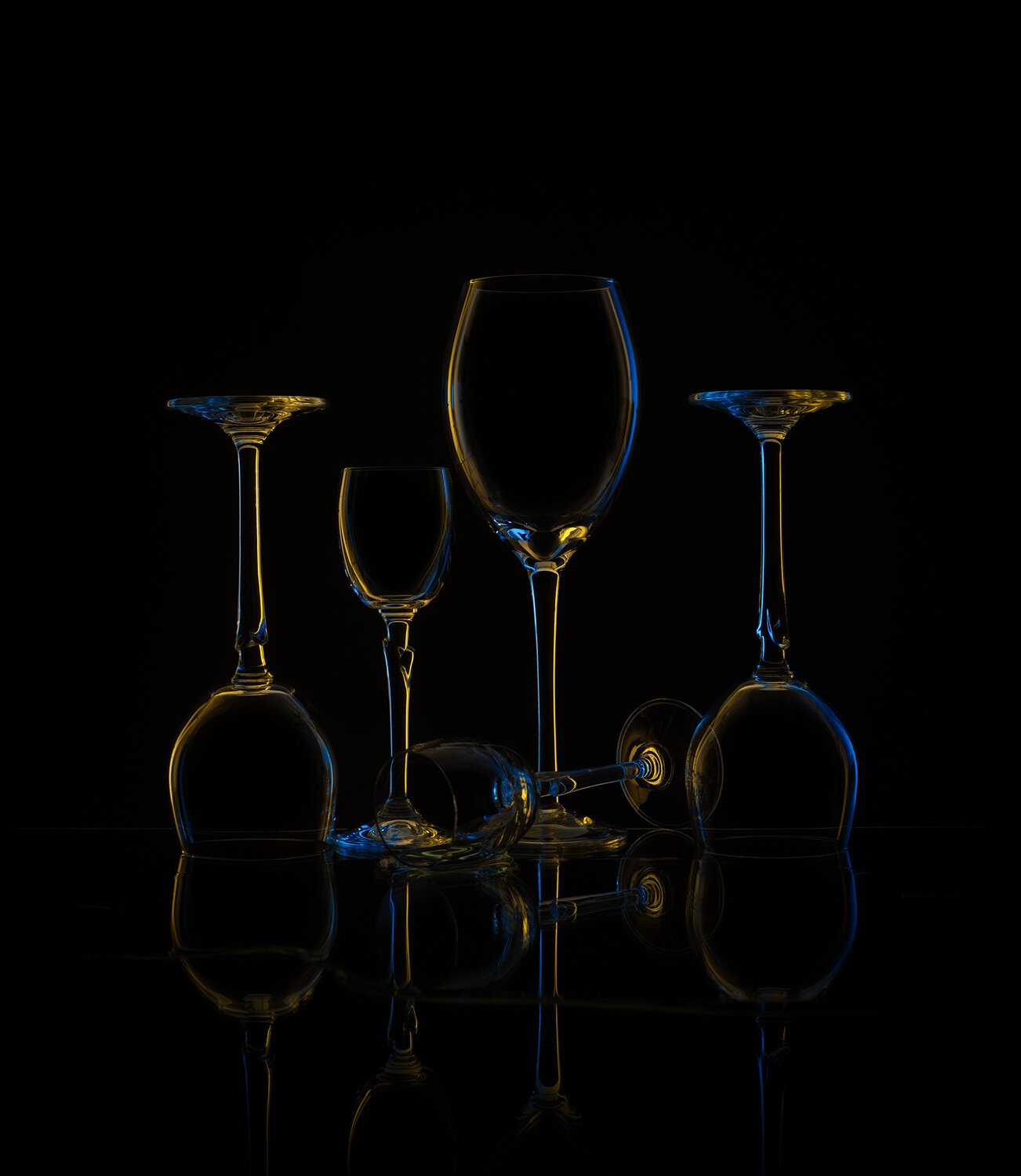 Still life, glass, colors, water, black, Perfoncio Maria Margareth
