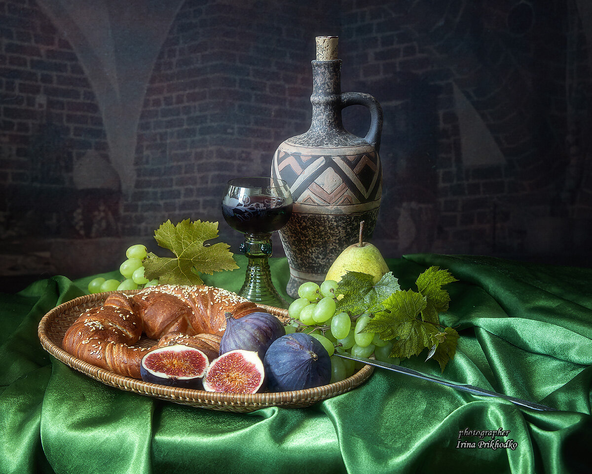 Натюрморт с инжиром и рогаликом. Автор: Приходько Ирина натюрморт, еда, напитки, фрукты, выпечка, инжир, Приходько Ирина