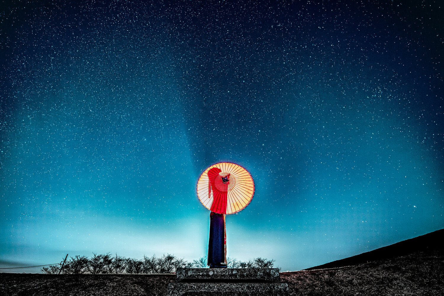 Starry Night. Автор: Uesan Aliace night photography, astrophotography, night sky, stars, starry sky, milky way, galaxy, long exposure, dark sky, stargazing, astronomy, celestial, cosmos, universe, deep sky, nightscape, sky, space, low light, wide angle, landscape photography, Uesan Aliace