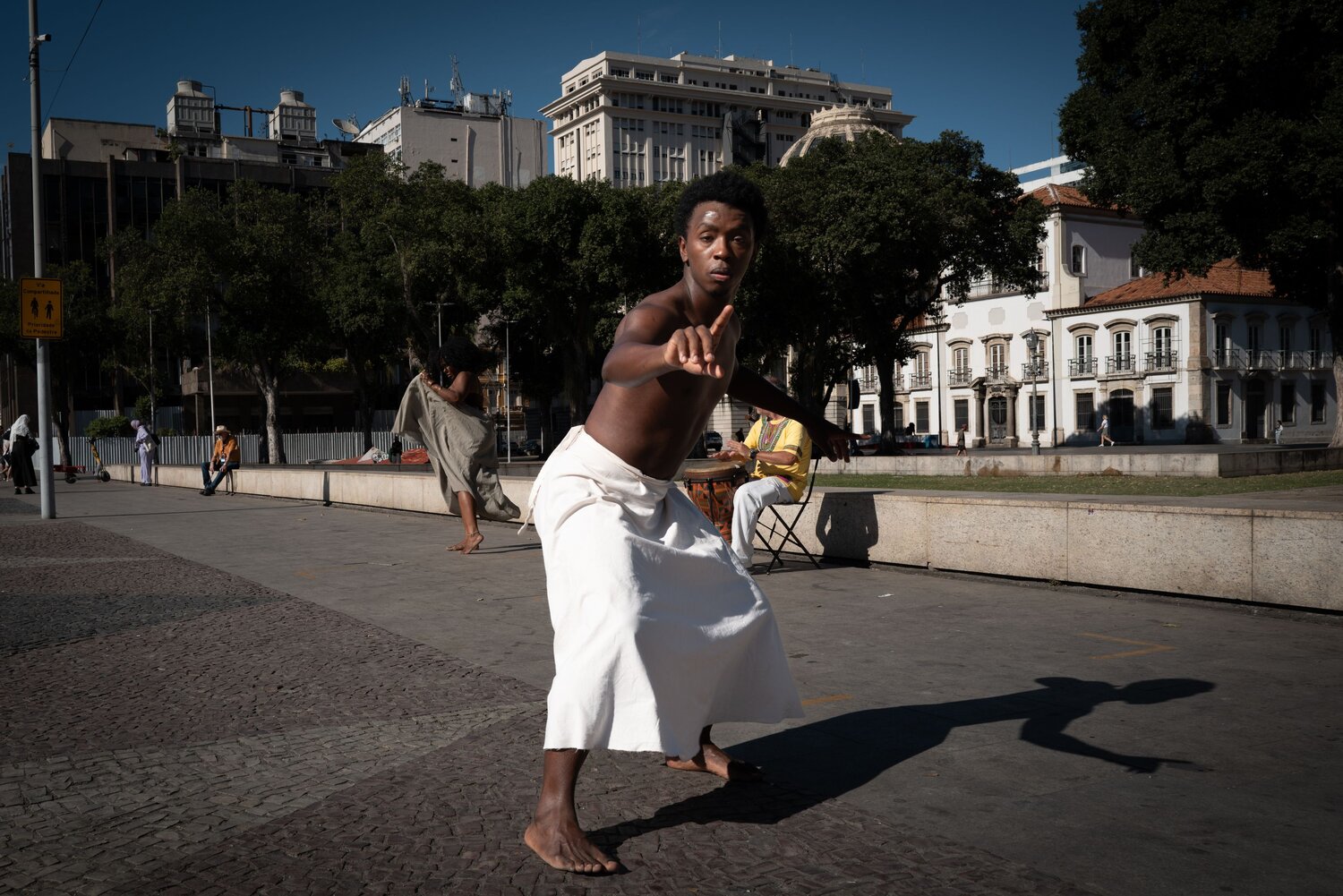 Бразилия, Рио-де-Жанейро, Rio de Janeiro, Pra&ccedil;a XV, танец, свет и тень, Сулоев Алексей