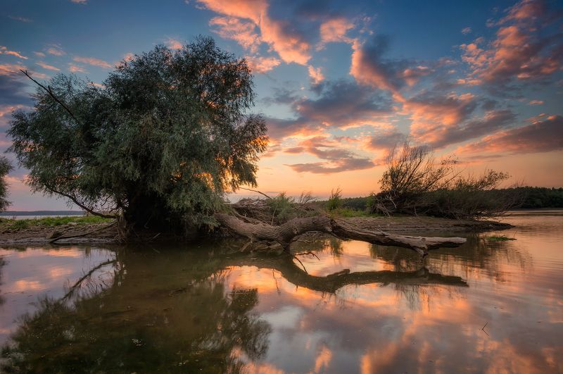 Закат на реке фото превью