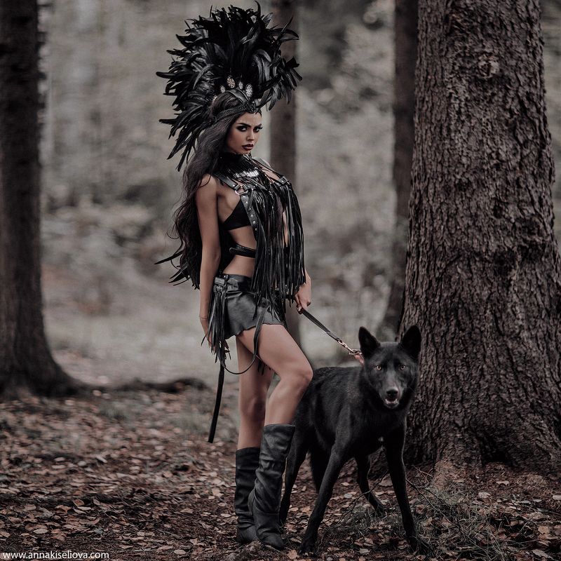 волк, лес, модель, черный, перья, ирокез, девушка, деревья, кожа Волчица фото превью