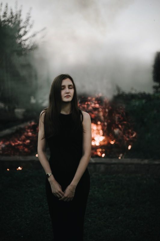 девушка 35mm 50mm 1.4 портрет огонь   фото превью