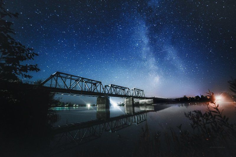 ночь, звезды, млечныйпуть, мост, отражение, вода, река Пеновские ночи фото превью