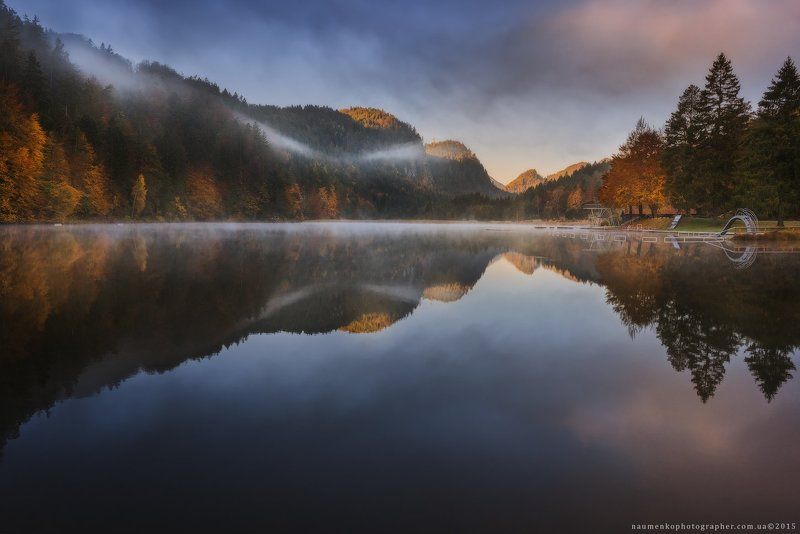 оберзее, германия, бавария, фюссен, осень, город, пейзаж, парк, путешествия, желтый, фон, прекрасный, красота, яркий, цвет, разноцветный, осень, листва, лес, золотой, трава, зеленый, озеро, лист, листья, национальный, природный, природа, октябрь, оранжевы Германия. Фюссен. Утро на озере Обер фото превью