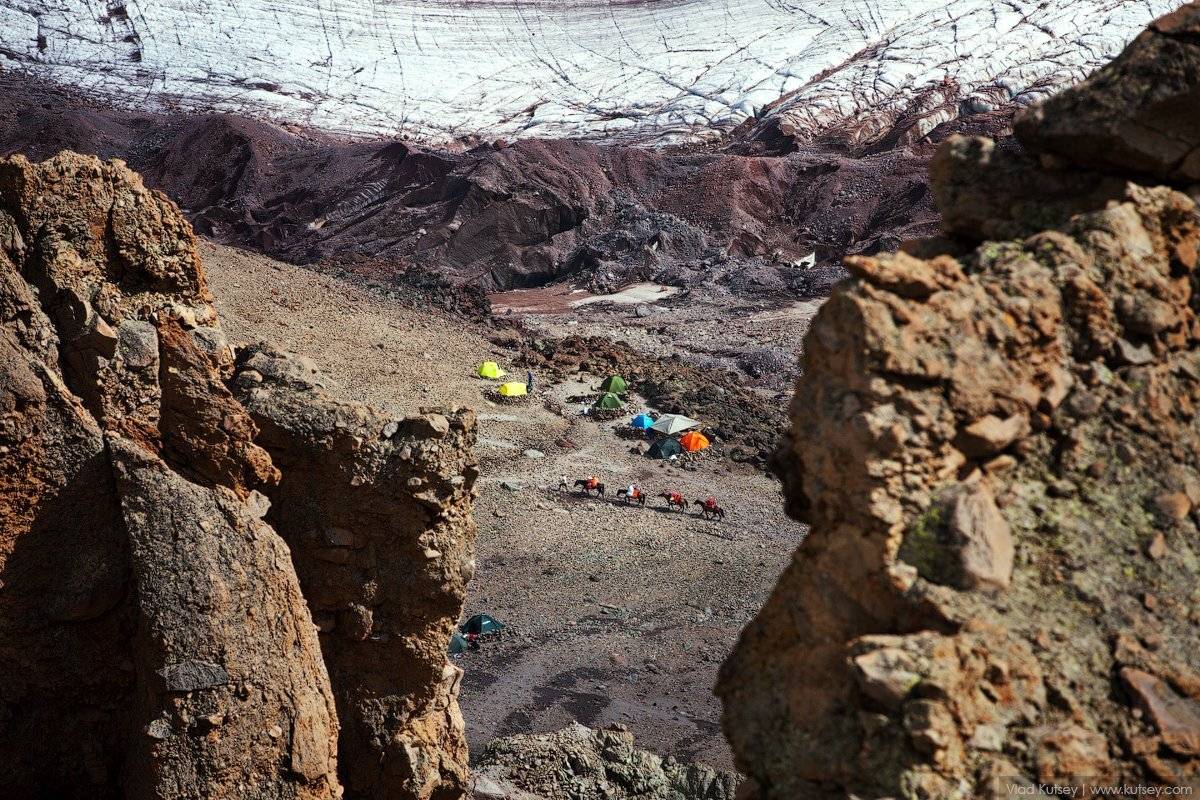 кони, метеостанция, ледник, скалы, путешествие, палатки, казбек, грузия, кавказ, альпинисты, Владимир Куцый