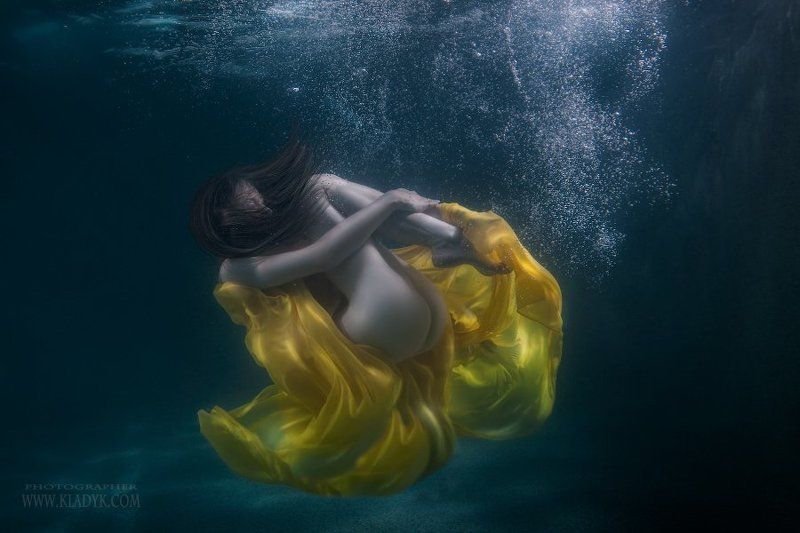 девушка под водой *** фото превью