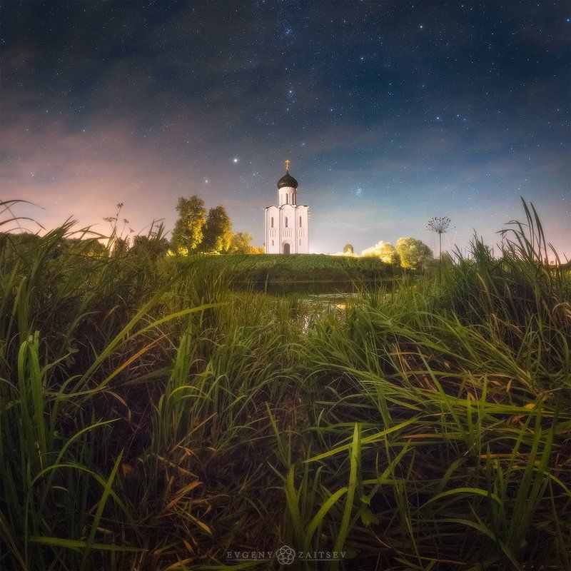 Church, Fall, Grass, Night, Stars, Боголюбово, Звезды, Осень, Покрова, Храм Ночь над церковью Покрова на Нерли. фото превью