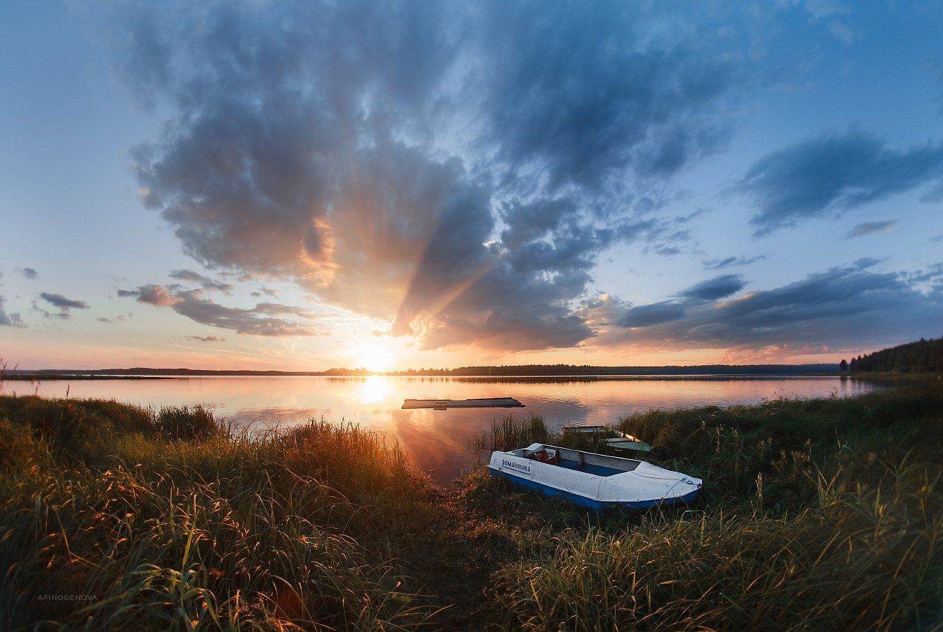 закат созакат солнце облака свет небо берег лодка вода пеленг, Татьяна Афиногенова